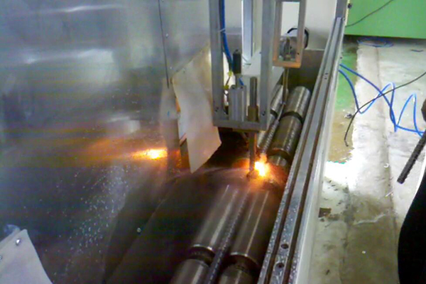 感應(yīng)加熱淬火機+毋須先預(yù)熱+非接觸式加熱