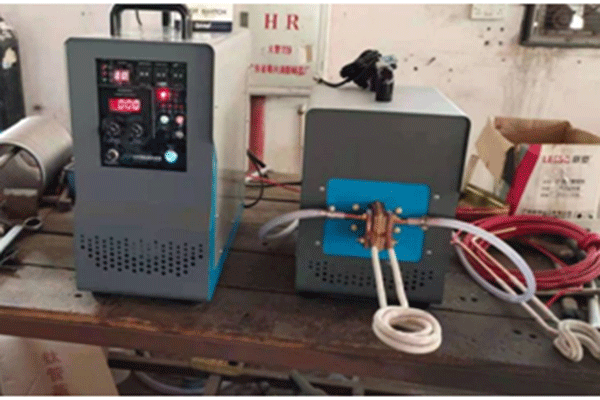 佛山客戶帶樣品打樣，朋友也買了臺(tái)高頻焊機(jī)